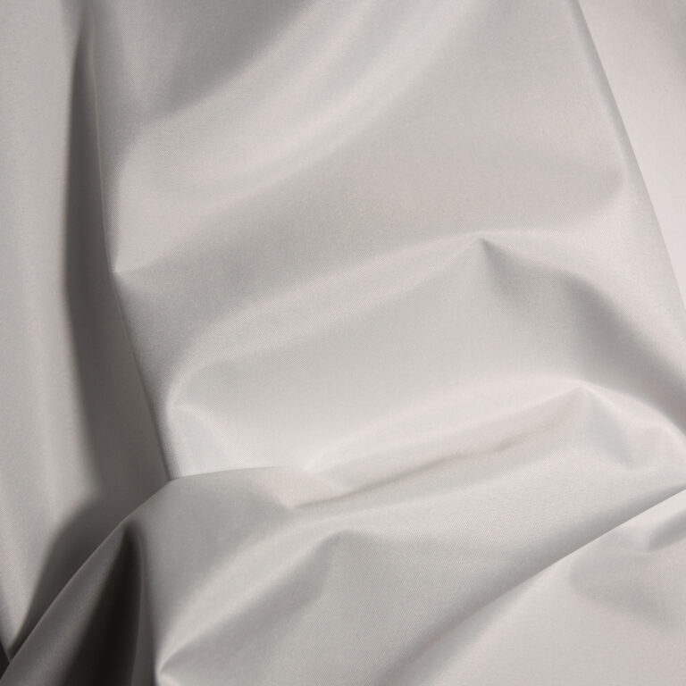 Blackout 812 weiß/weiß 100% PL schwer entflammbar 280cm Warenbreite/Warenhöhe