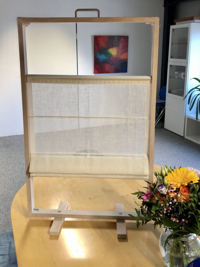 Musterrahmen mit Biesenfaltrollo zum Verschieben