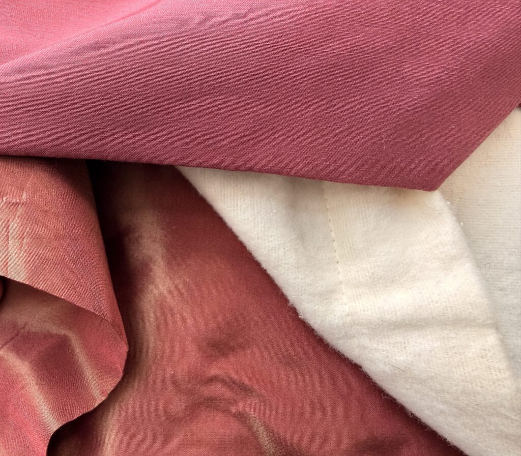 Vorhang aus Seide mit Hinterfütterung und Zwischenfutter aus Molton für mehr Volumen